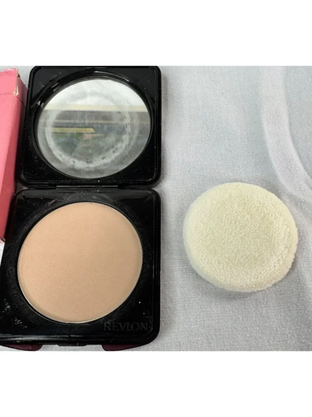 New Revlon Love Pat Moisturizing Pressed Powder W/ Puff 4 Oz Translucent Natural
